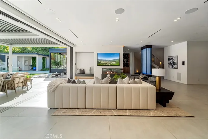 20620 Chatsboro Drive, Woodland Hills, California 91364