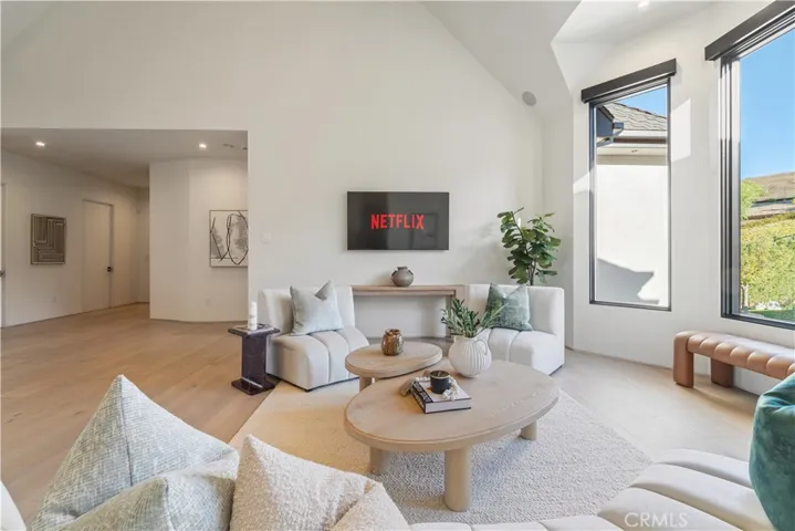 20620 Chatsboro Drive, Woodland Hills, California 91364