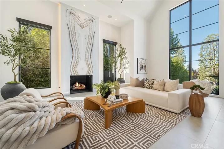 20620 Chatsboro Drive, Woodland Hills, California 91364