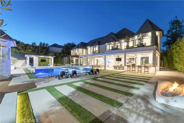 20620 Chatsboro Drive, Woodland Hills, California 91364