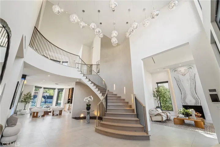 20620 Chatsboro Drive, Woodland Hills, California 91364