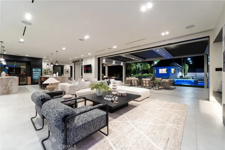 20620 Chatsboro Drive, Woodland Hills, California 91364