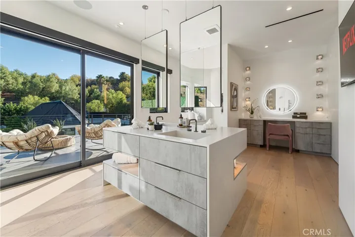 20620 Chatsboro Drive, Woodland Hills, California 91364