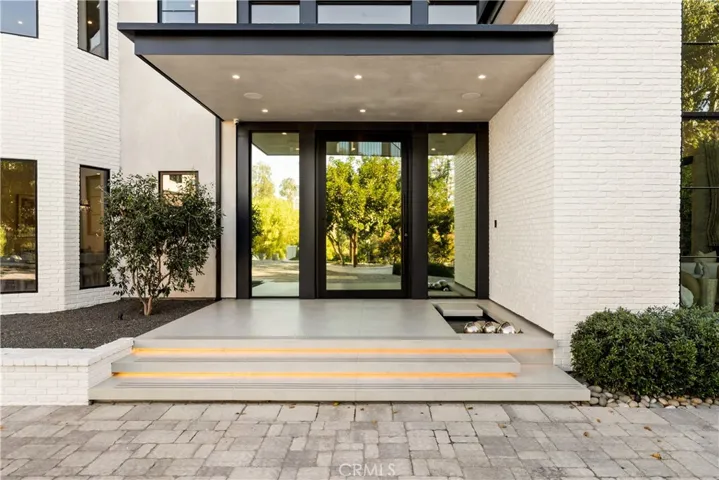 20620 Chatsboro Drive, Woodland Hills, California 91364