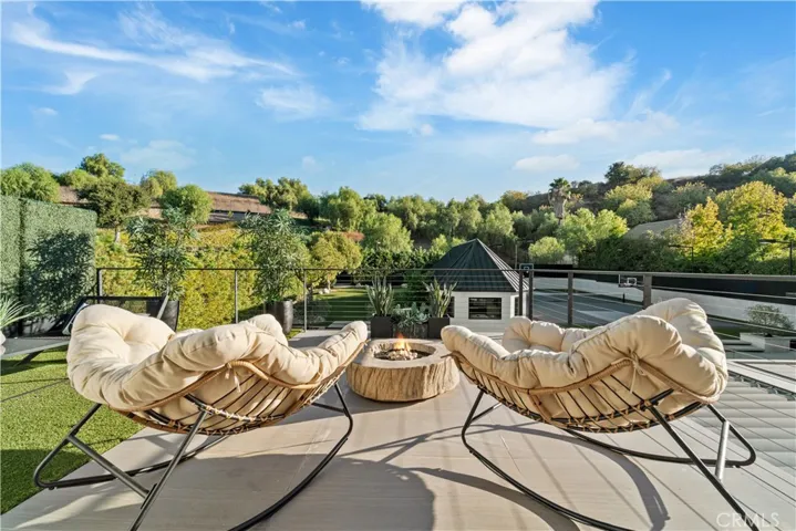 20620 Chatsboro Drive, Woodland Hills, California 91364