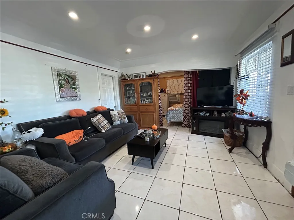 222 W 87th, Los Angeles, California 90003 home-pic-8