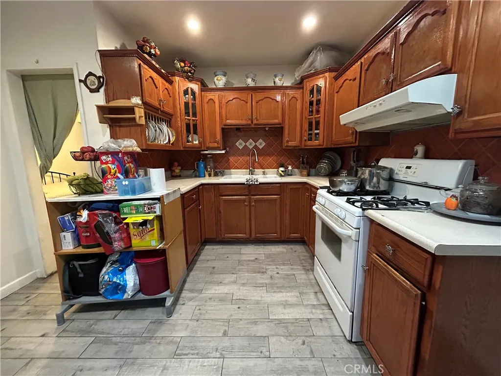 222 W 87th, Los Angeles, California 90003 home-pic-17