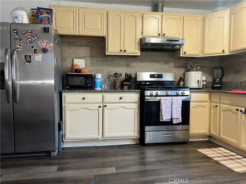 222 W 87th, Los Angeles, California 90003 home-pic-33