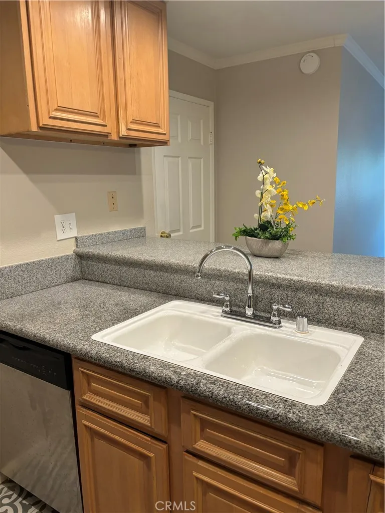 5585 E Pacific Coast Highway 154, Long Beach, California 90804 home-pic-9