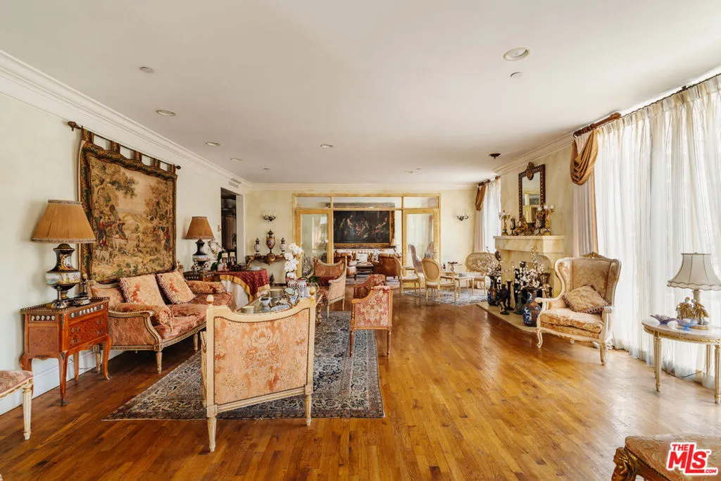 10601 Wilshire Boulevard 303, Los Angeles, California 90024 home-pic-0