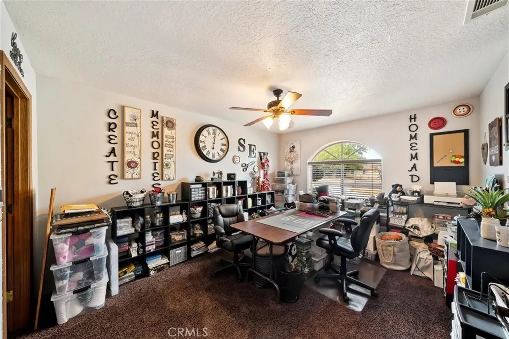 15845 Mesquite St, Hesperia, California 92345 home-pic-25
