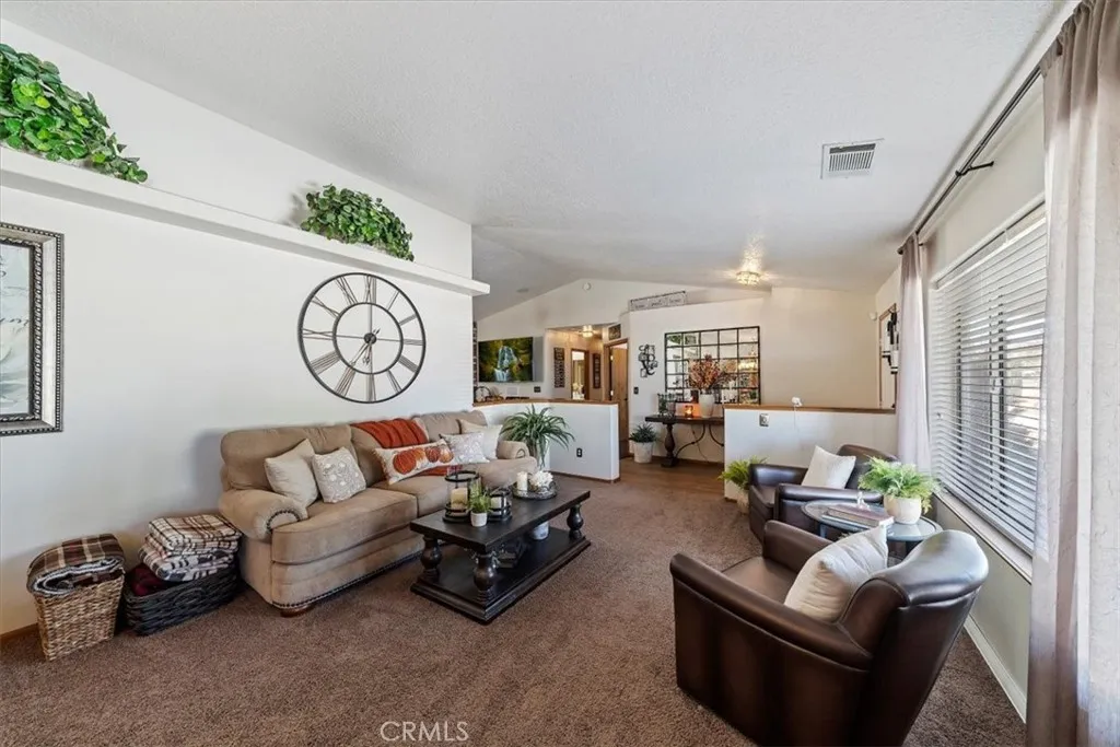 15845 Mesquite St, Hesperia, California 92345 home-pic-8