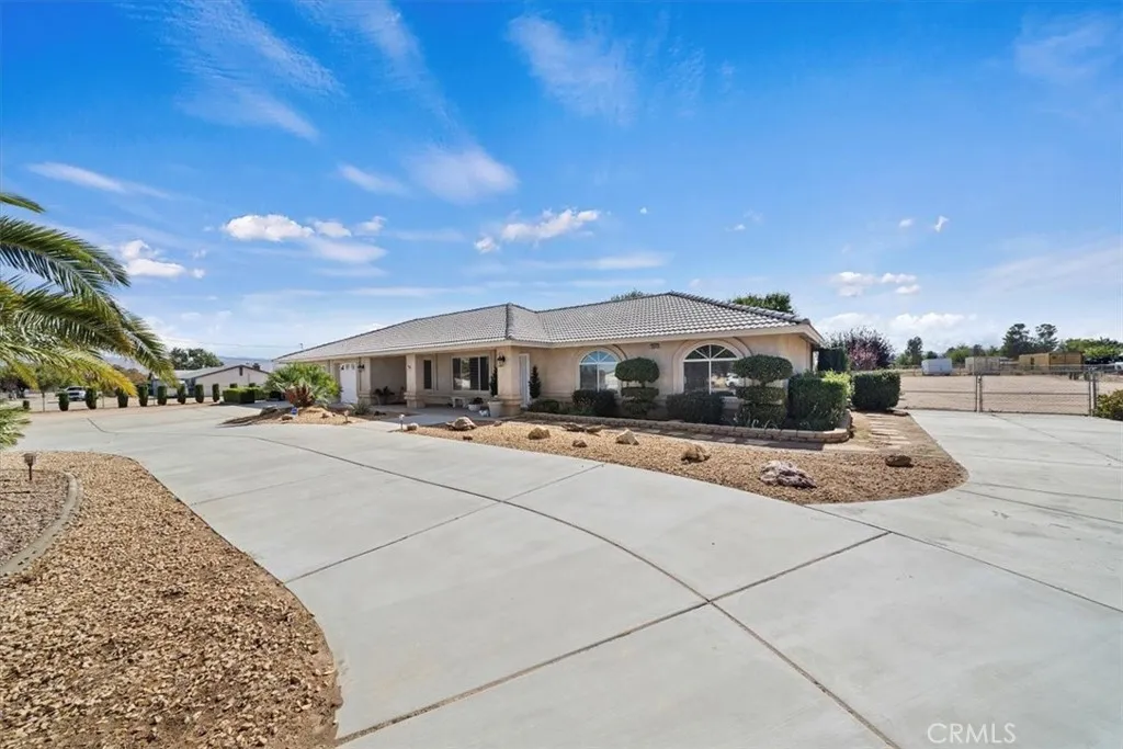 15845 Mesquite St, Hesperia, California 92345 home-pic-1