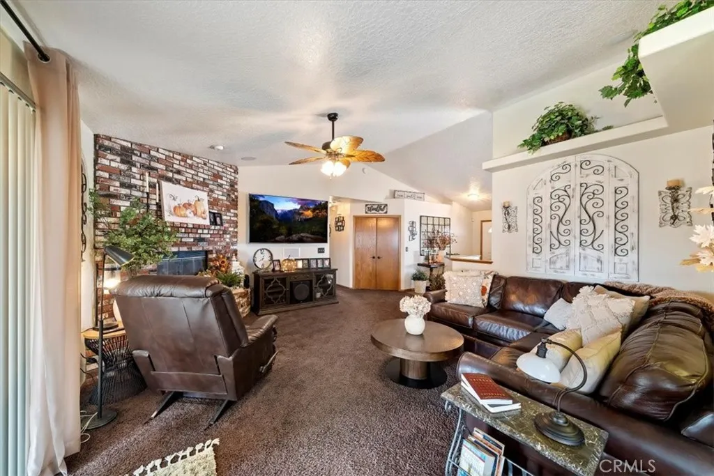15845 Mesquite St, Hesperia, California 92345 home-pic-10