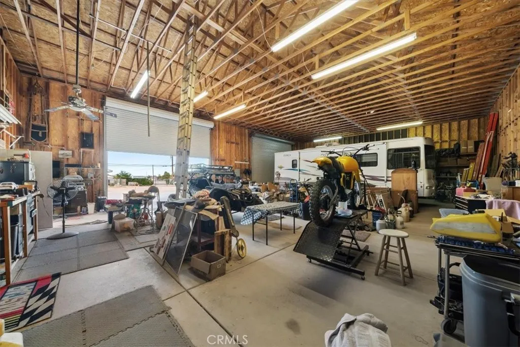 15845 Mesquite St, Hesperia, California 92345 home-pic-38