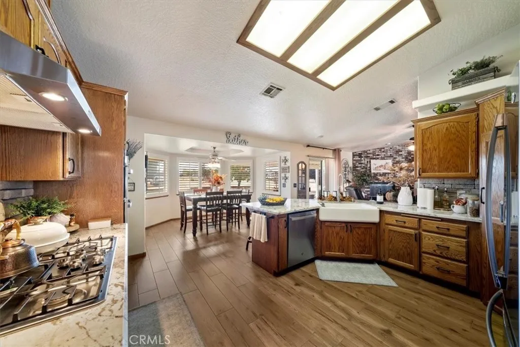 15845 Mesquite St, Hesperia, California 92345 home-pic-15