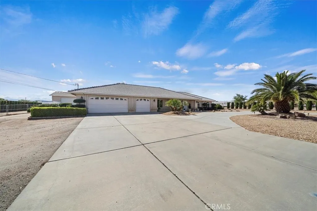 15845 Mesquite St, Hesperia, California 92345 home-pic-2