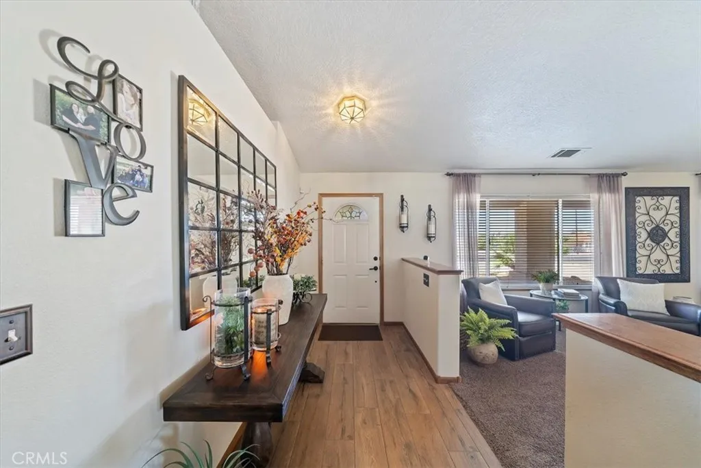 15845 Mesquite St, Hesperia, California 92345 home-pic-6