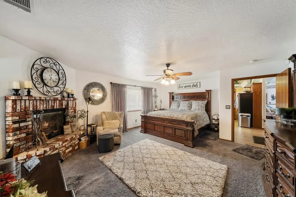 15845 Mesquite St, Hesperia, California 92345 home-pic-18