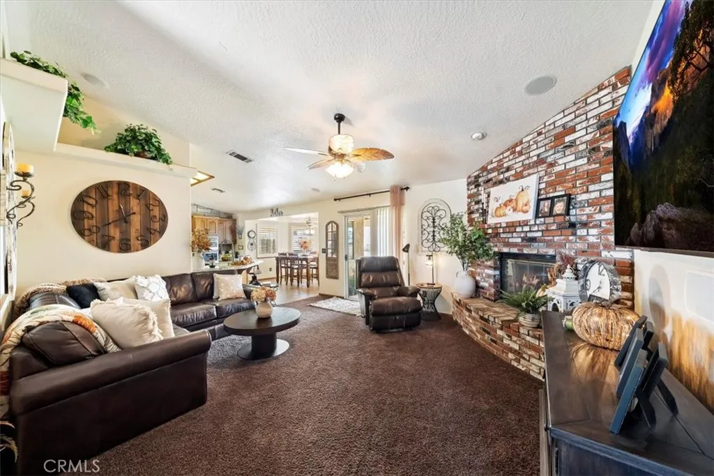 15845 Mesquite St, Hesperia, California 92345 home-pic-9