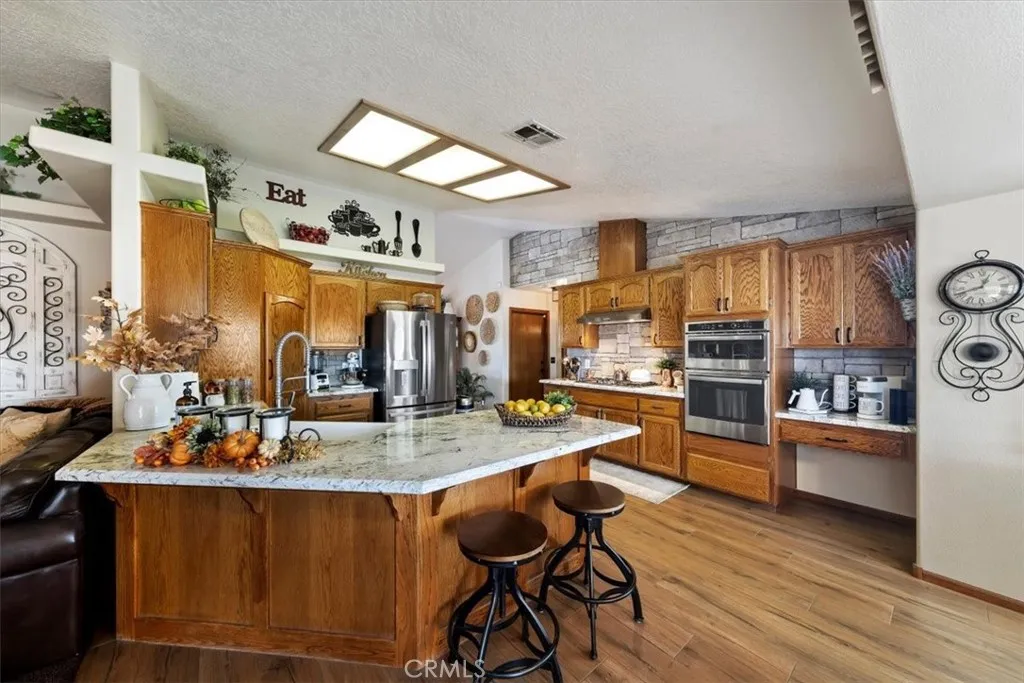 15845 Mesquite St, Hesperia, California 92345 home-pic-13