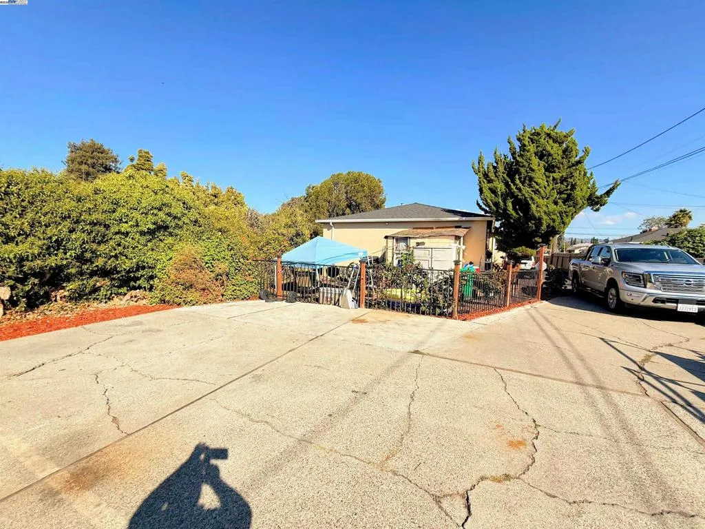 22357 S Garden Ave, Hayward, California 94541 home-pic-4