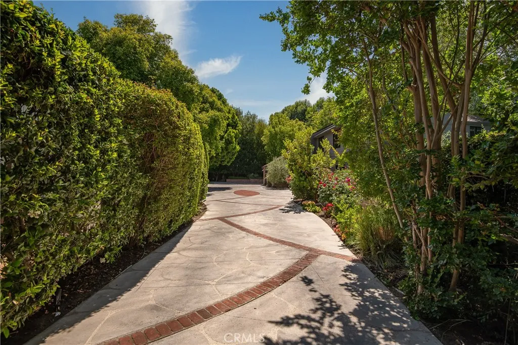 4851 Corbin Avenue, Tarzana, California 91356 home-pic-6