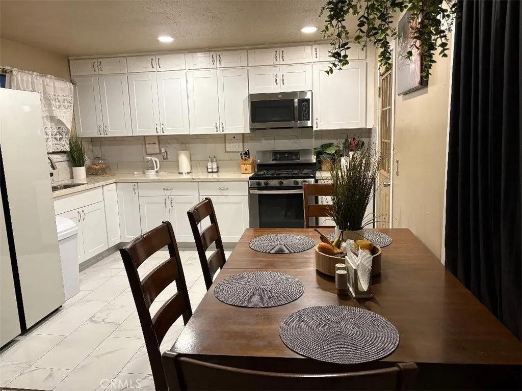 38226 Carolside, Palmdale, California 93550 home-pic-7