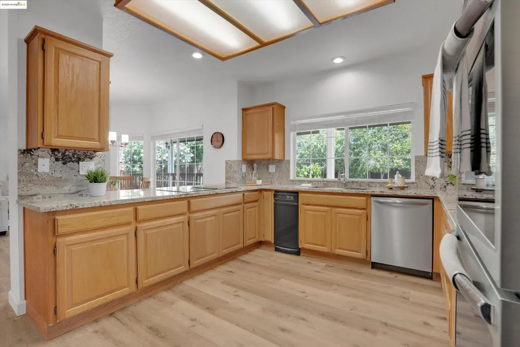 805 Devonshire Loop, Brentwood, California 94513 home-pic-4