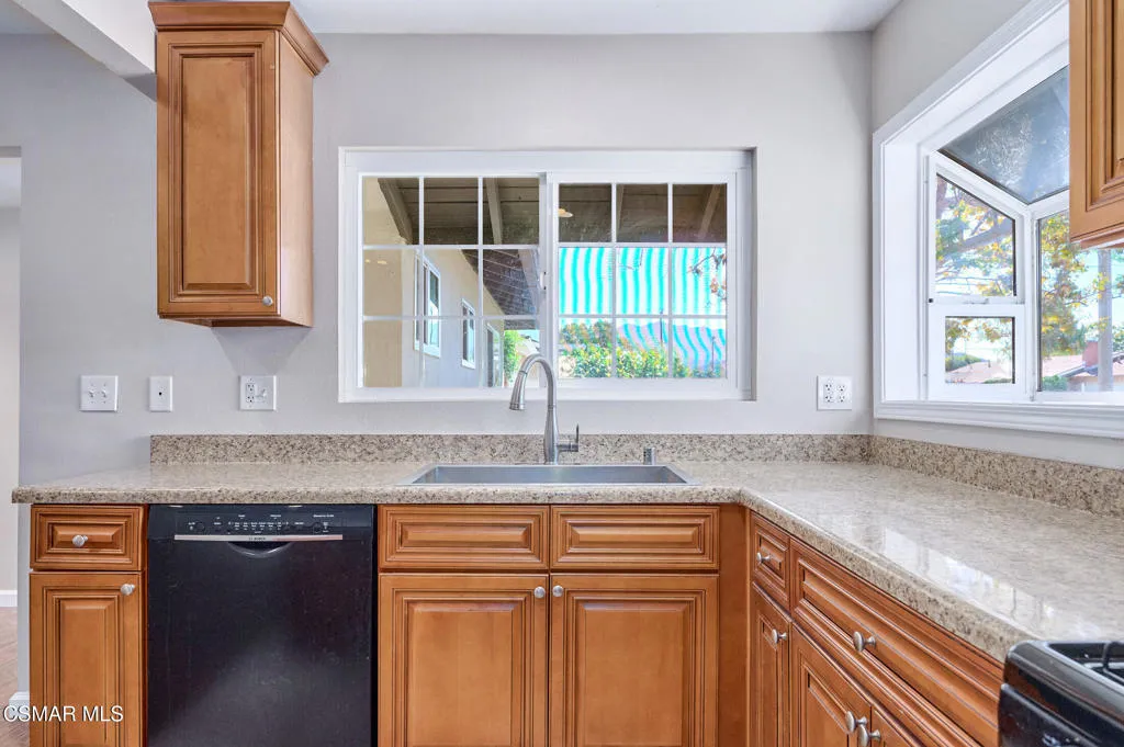 560 Randy Drive, Newbury Park, California 91320 home-pic-8