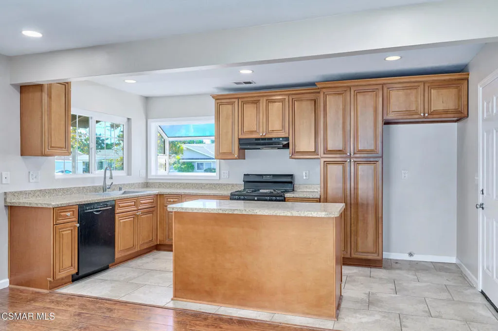 560 Randy Drive, Newbury Park, California 91320 home-pic-3