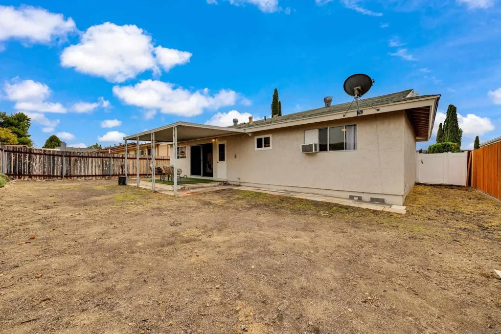 8532 Carlton Oaks Drive, Santee, California 92071 home-pic-18