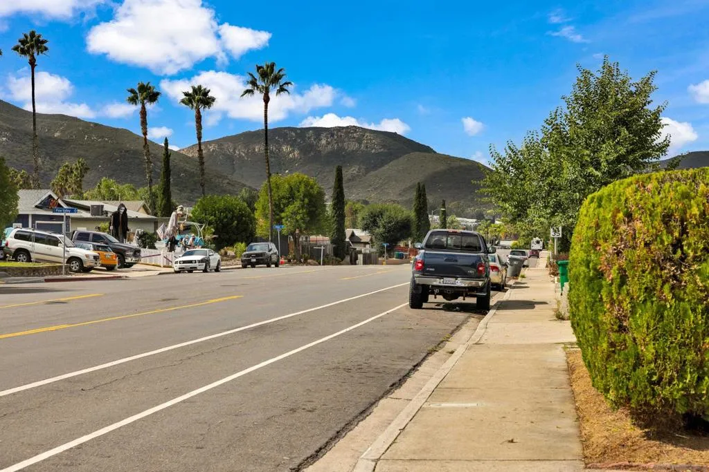 8532 Carlton Oaks Drive, Santee, California 92071 home-pic-22