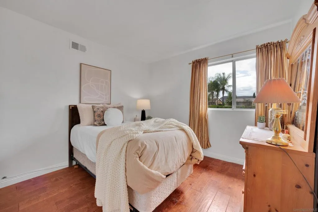 8532 Carlton Oaks Drive, Santee, California 92071 home-pic-12