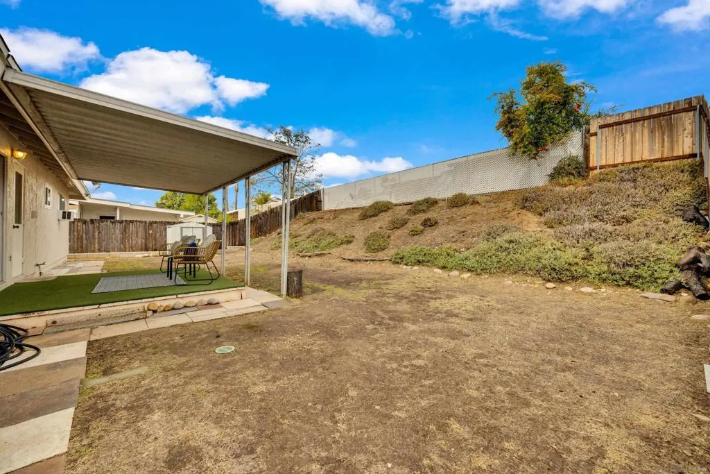 8532 Carlton Oaks Drive, Santee, California 92071 home-pic-17