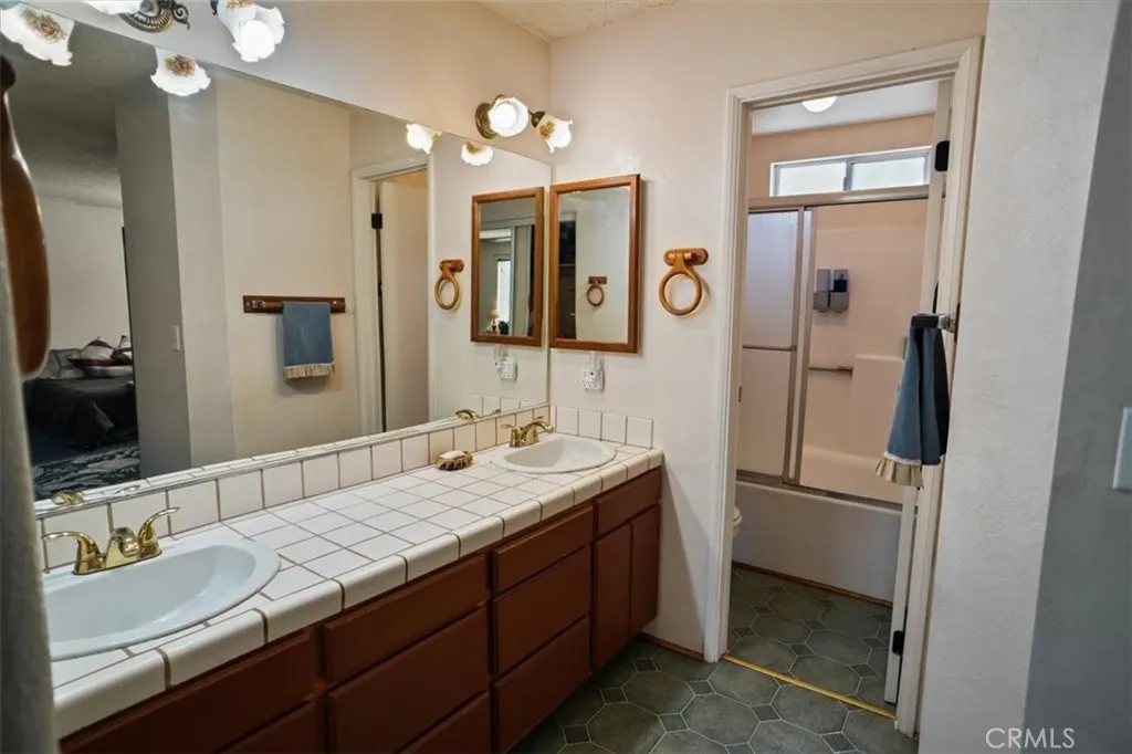 30602 San Martinez Road, Val Verde, California 91384 home-pic-14