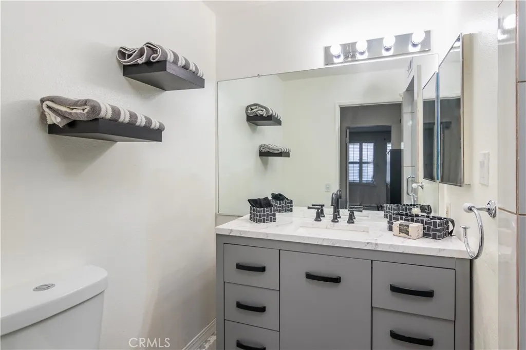 18209 Sierra Highway 35, Canyon Country, California 91351 home-pic-16