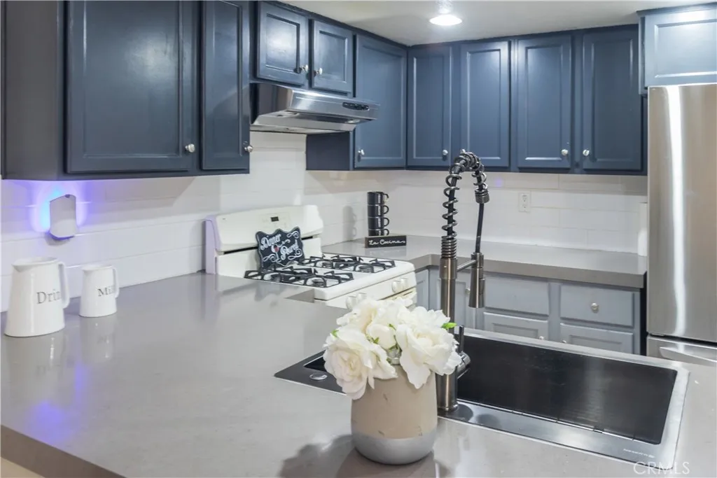 18209 Sierra Highway 35, Canyon Country, California 91351 home-pic-11