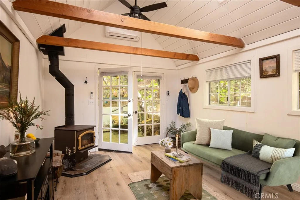 782 Lake Drive, Lake Arrowhead, California 92352 home-pic-0