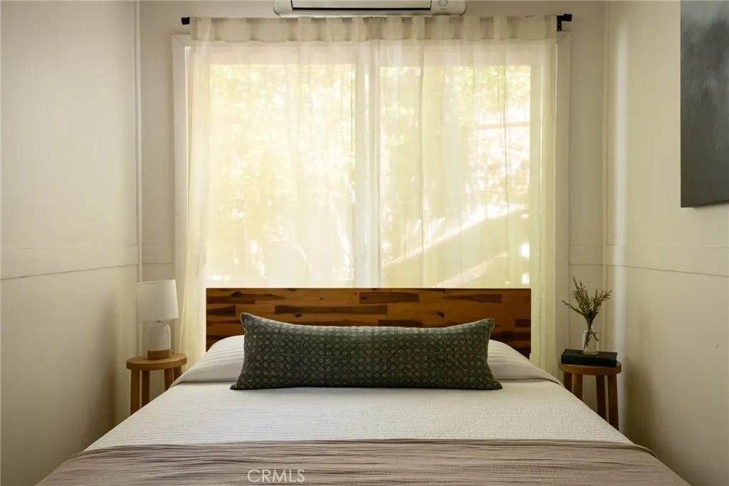 782 Lake Drive, Lake Arrowhead, California 92352 home-pic-16