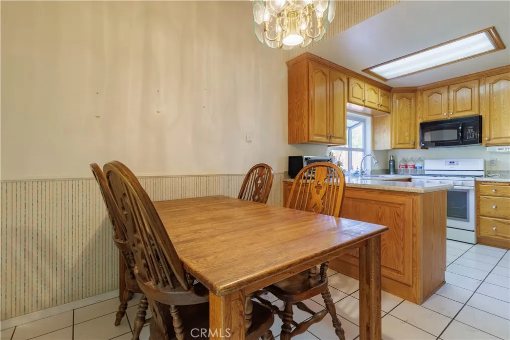 1323 Kingswood, Redlands, California 92374 home-pic-15