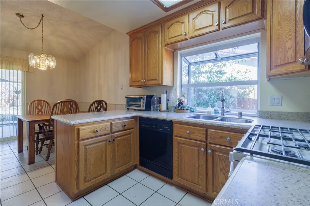 1323 Kingswood, Redlands, California 92374 home-pic-14