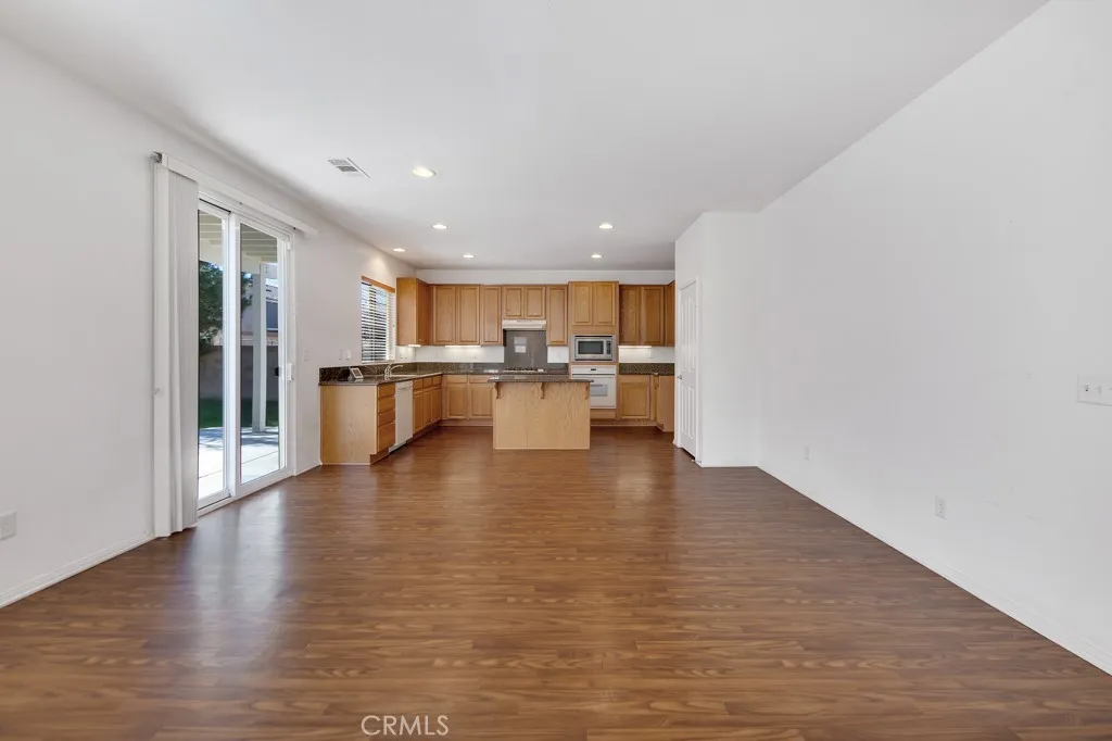 2550 W Avenue K6, Lancaster, California 93536 home-pic-18