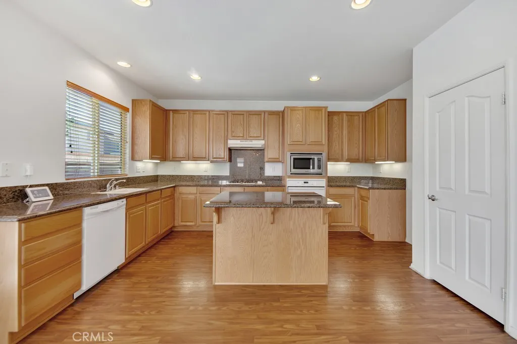 2550 W Avenue K6, Lancaster, California 93536 home-pic-13