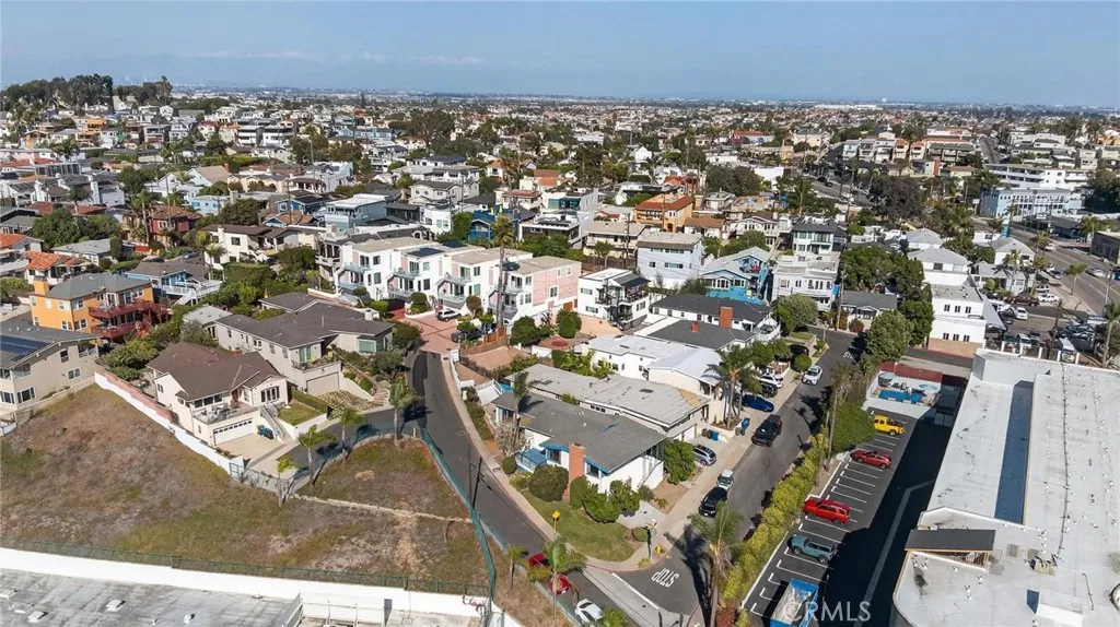 909 Montgomery, Hermosa Beach, California 90254 home-pic-25