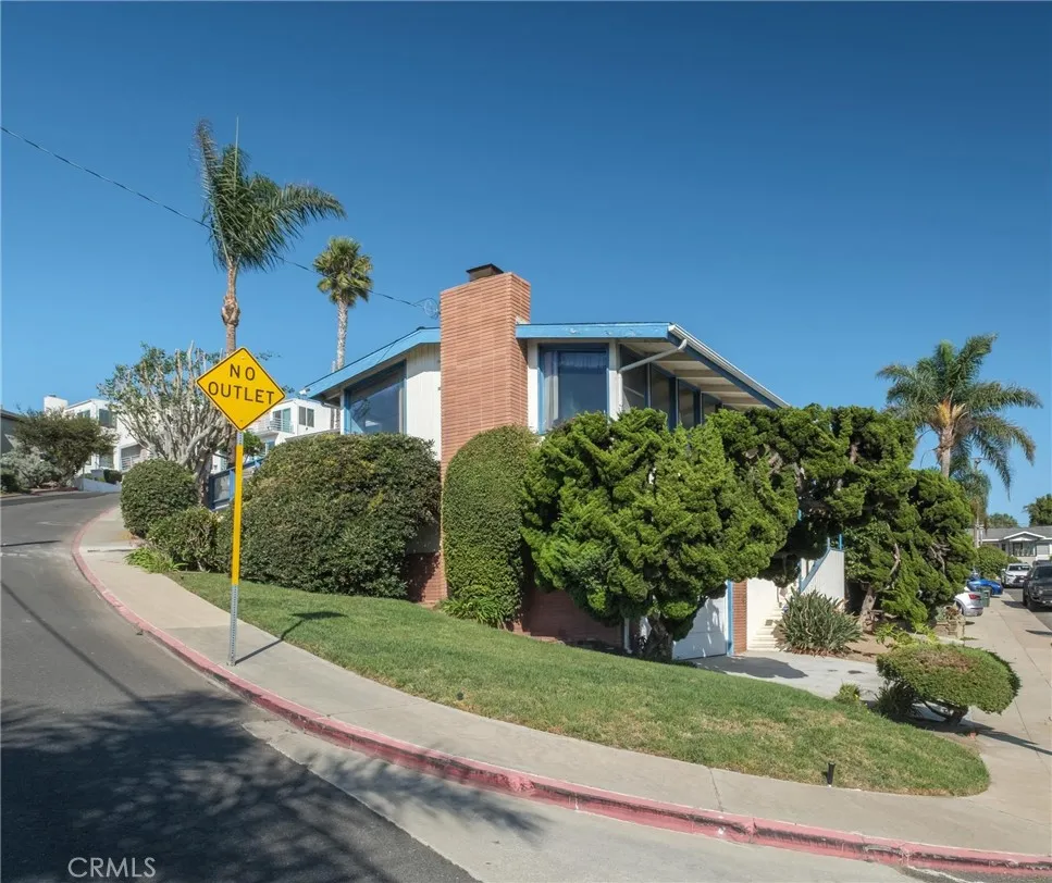 909 Montgomery, Hermosa Beach, California 90254 home-pic-2