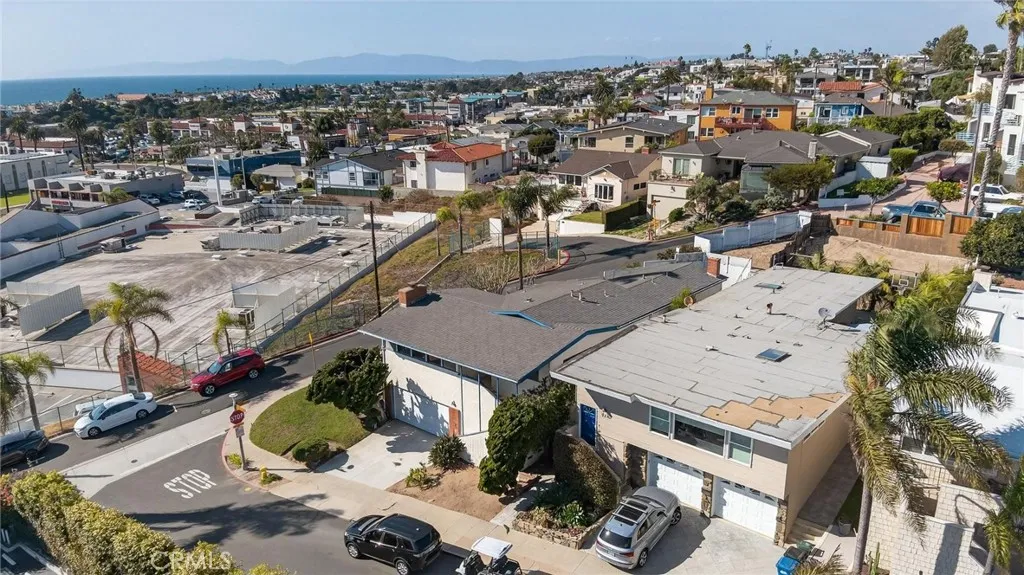 909 Montgomery, Hermosa Beach, California 90254 home-pic-27