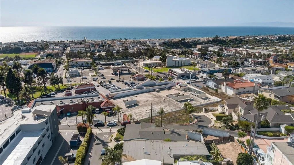 909 Montgomery, Hermosa Beach, California 90254 home-pic-20