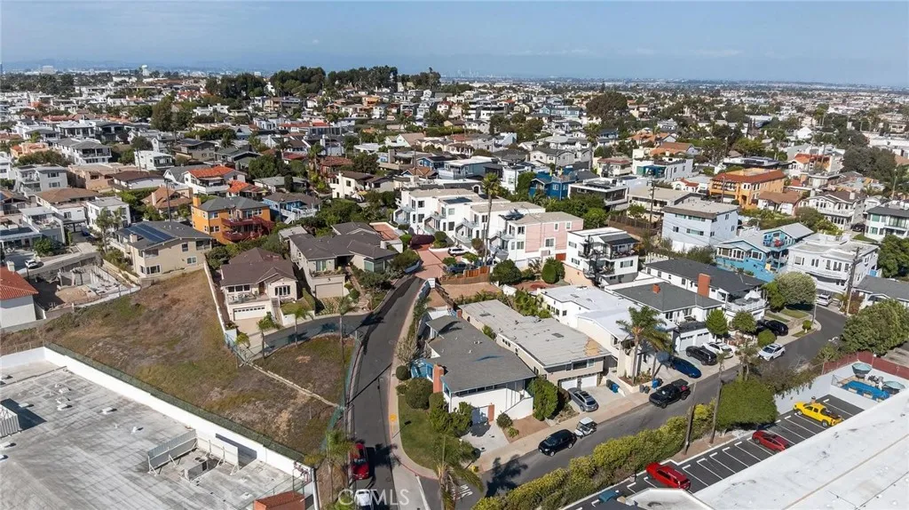 909 Montgomery, Hermosa Beach, California 90254 home-pic-24