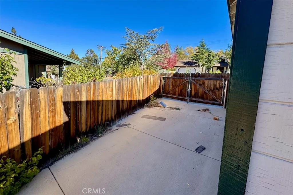 1395 Flintridge, Big Bear City, California 92314 home-pic-22